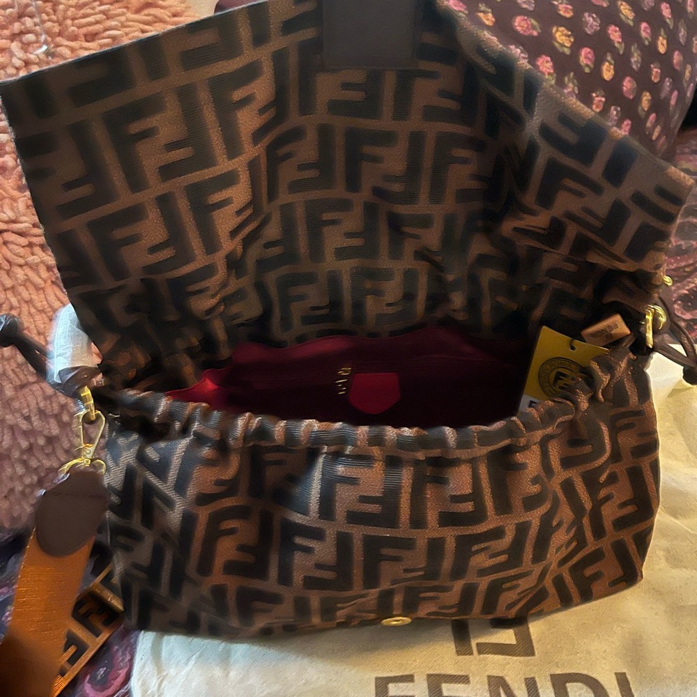 Fendi Two piece bundle wallet and bag and they are GORGEOUSSSS - Picture 13 of 16